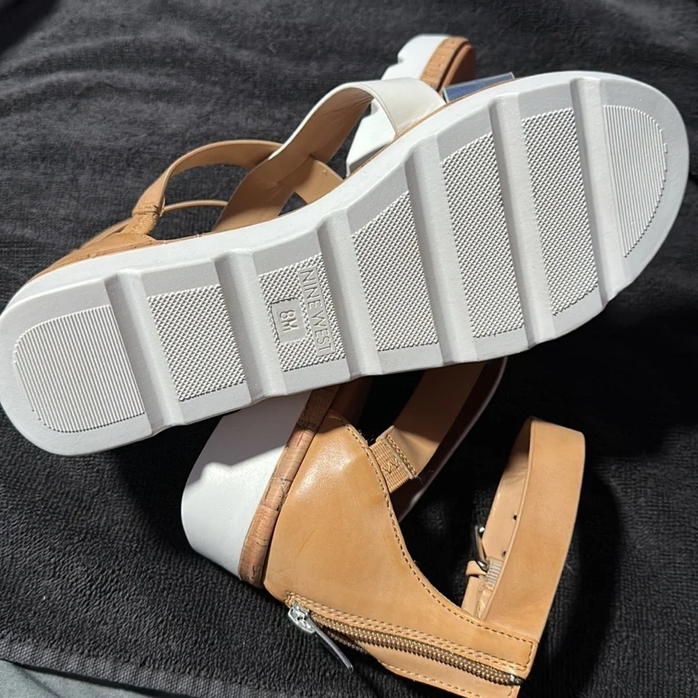 Nine West Comfort Sandals Size 8M Tan Faux Leather Platform Wide Strap Sandal